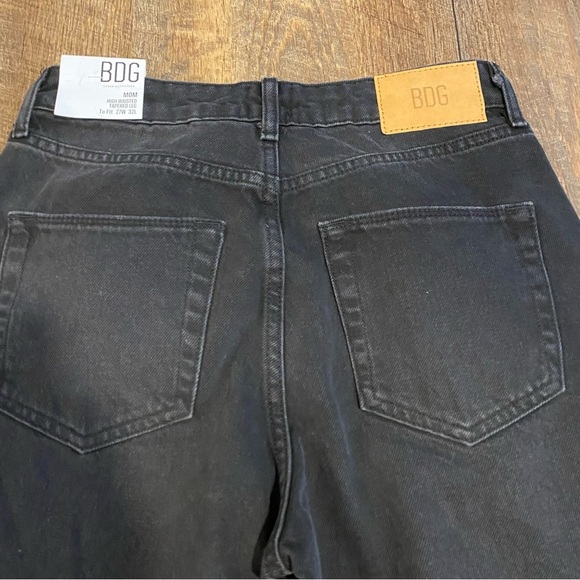 NWT Urban Outfitters BDG Mom High Waisted Tapered Black Jeans Size 27W 32L - Picture 11 of 11